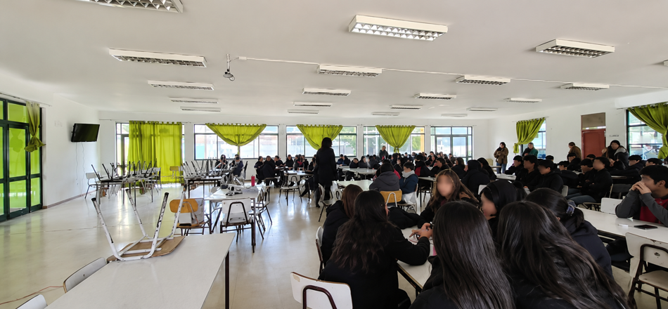 Estudiantes participaron en un espacio de reflexión sobre diversidad, identidad y convivencia respetuosa.